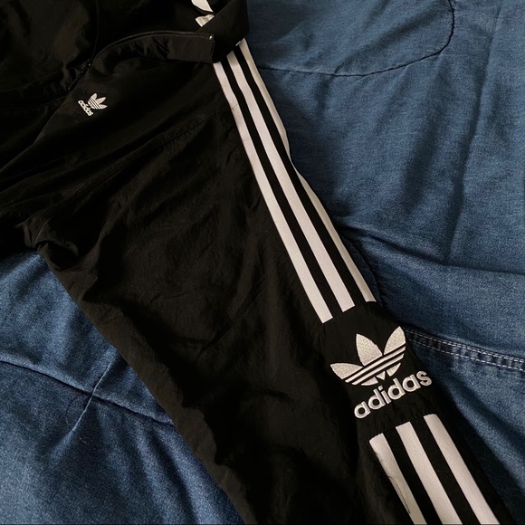 Adidas Lock Up Logo Woven Jacket - Picture 3 of 10